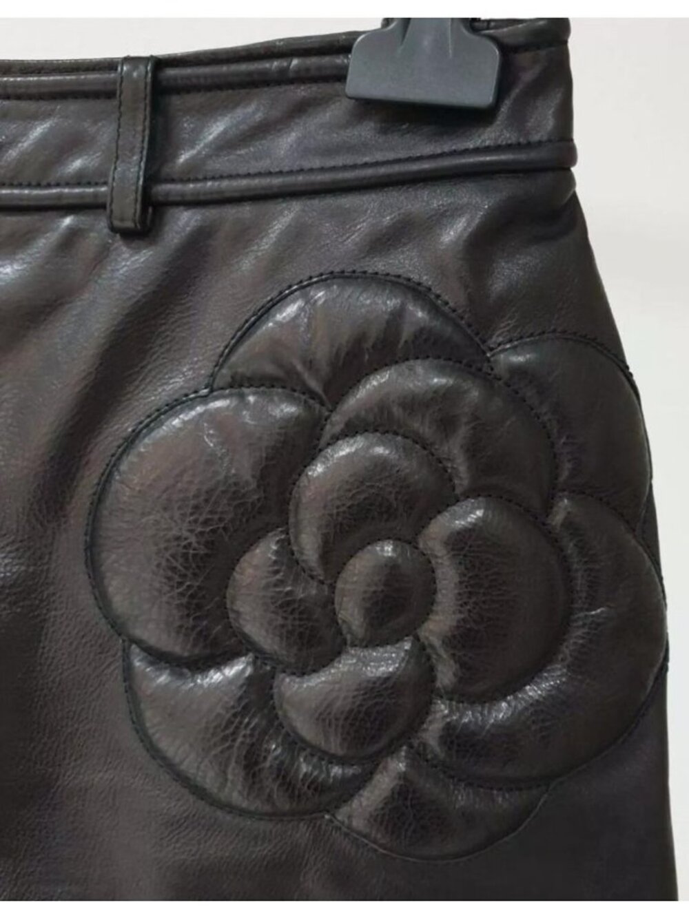 Chanel Camellia Leather Short 36 - Picture 10 of 11